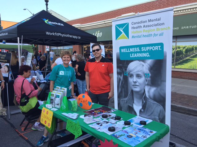 HRisInnovative's tweet image. Repping @cmhahalton @ @OakvilleDwntown Midnight Madness; sharing info &amp;amp; talking with members of the community about mental health @jdickie
