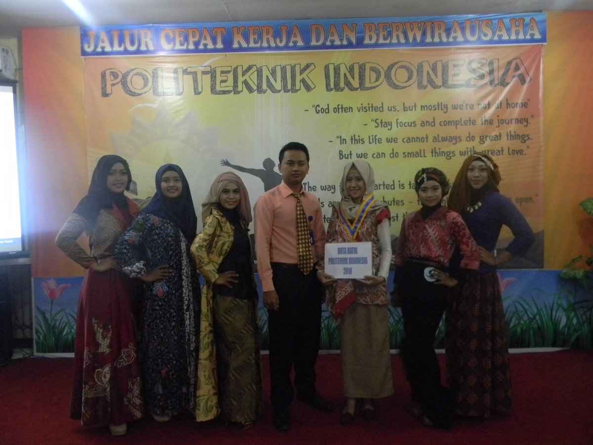 POLTEKINDONESIA's tweet image. Salam Sukses @POLTEKINDONESIA.
Pemilihan Duta Batik Putra/Putri @POLTEKINDONESIA adalah salah satu yg diselenggarakn setia 1 thn sekali.