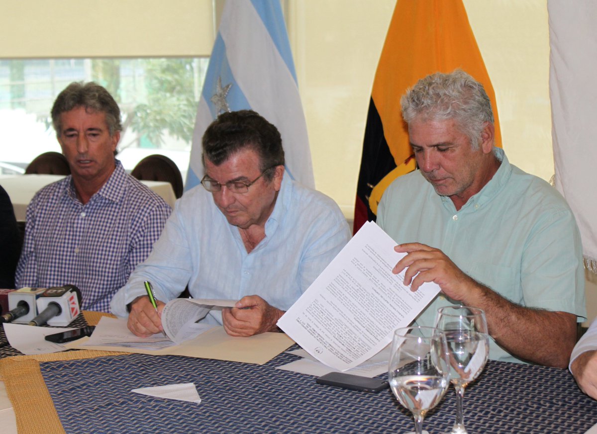 kennycastrog's tweet photo. Academias de tenis del Guayaquil Tenis Club y Gómez/Viver se fusionan. Habrá acceso a los NO socios. Más en: https://t.co/odc4NiBXD1 https://t.co/LZMTWSZ5nk