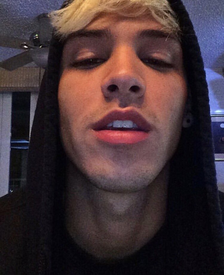 lautarokohl's tweet photo. I'm the one 🖕 https://t.co/cO9pCfhIRB