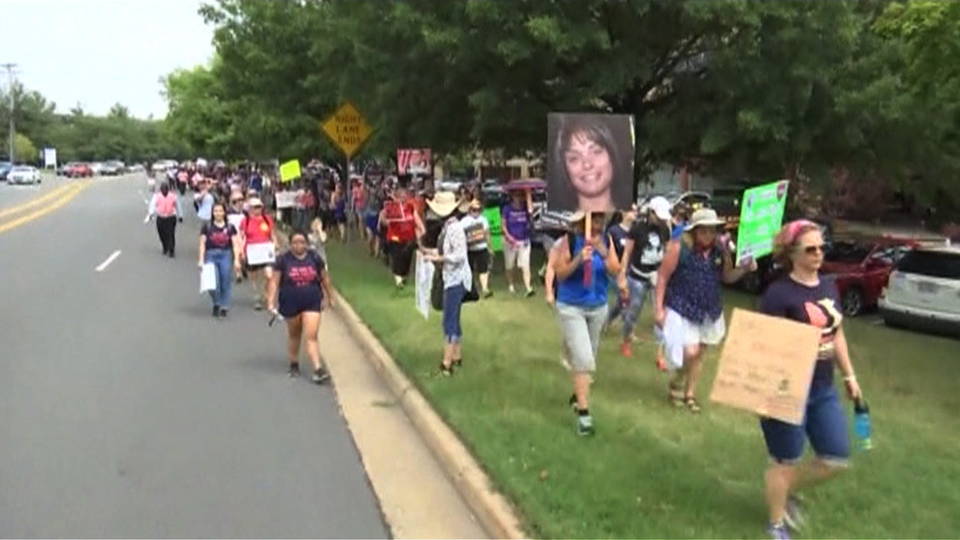 Hundreds Participate in 18-Mile March to Protest National Rifle Association owl.li/reHn30dH2Rc #NRA https://t.co/jd1ol3y1cf