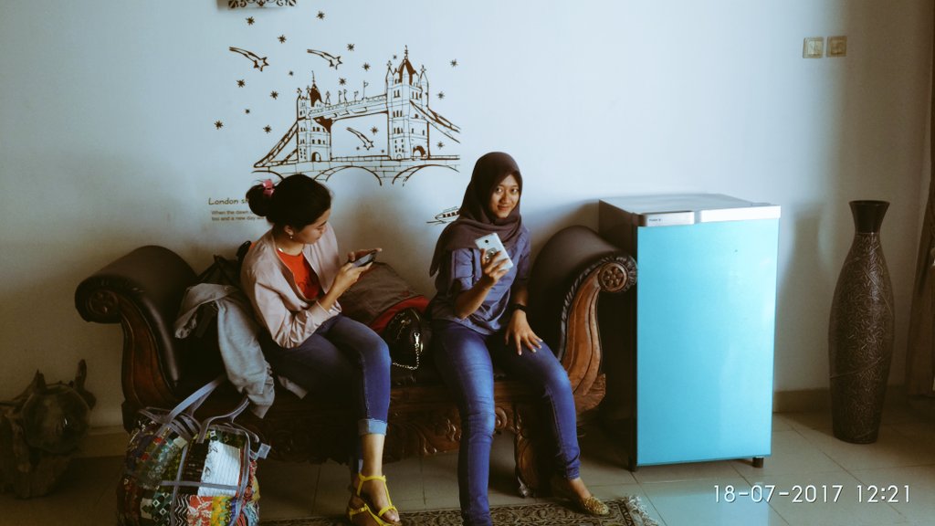 AliyaHomestay's tweet photo. Trima kasih mbak2 dari cirebon sdh menginap di Aliya Homestay, sukses selalu yess.
#IloveAliyaHomestay
#hotelmurahJogja
#Jogja
#traveler https://t.co/pp5dEOUazH