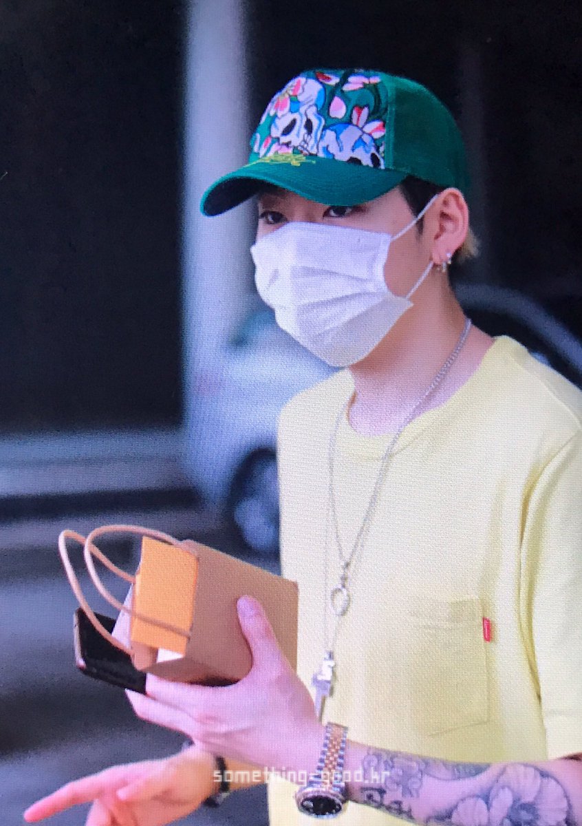 z_somethinggood's tweet photo. 170718 컬투쇼 퇴근 #블락비 #지코 #우지호 @ZICO92 https://t.co/1h7xyvA5gg