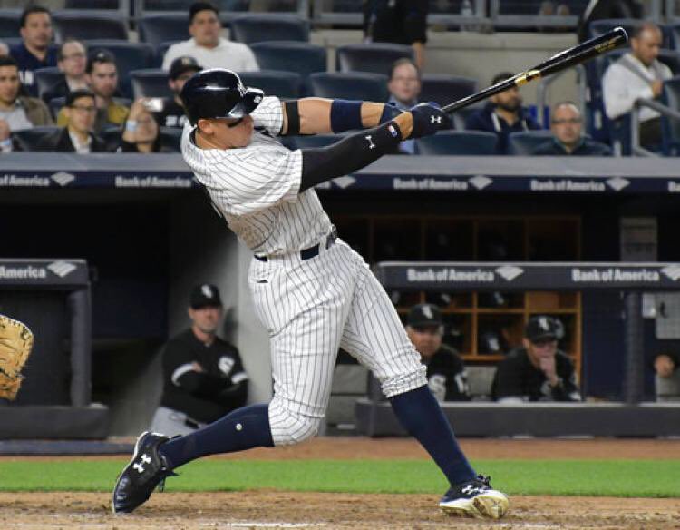BaseballQuotes1's tweet photo. Aaron Judge has defeated Cody Bellinger 13-12 to advance to the finals of the Home Run Derby! https://t.co/xGPfYwSCr6