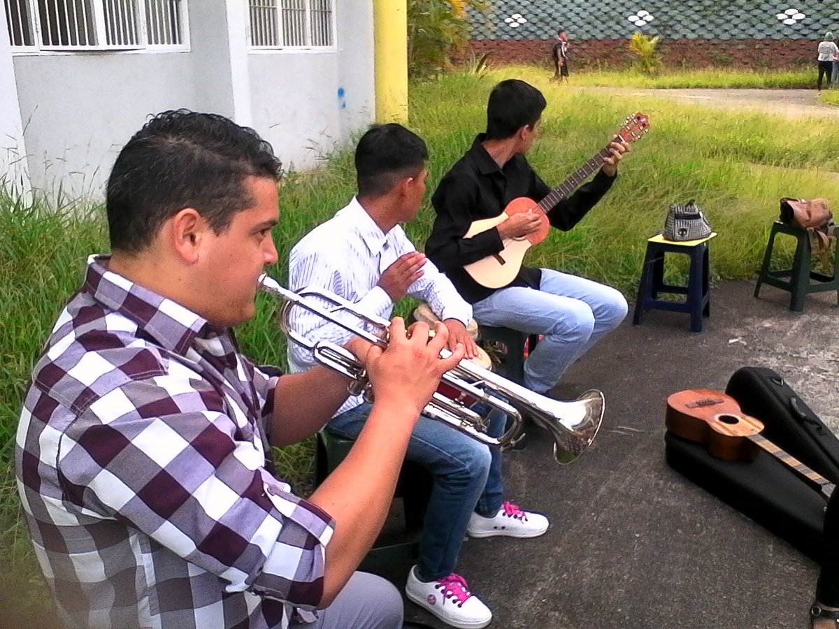 Ensayando y preparando motores para dar todo en la escena