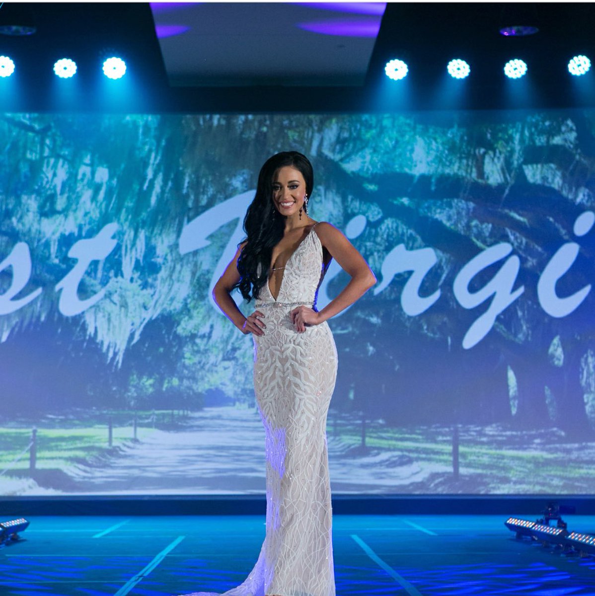 FernandoWong_'s tweet photo. Thank you Miss WV United States for choosing #fernandowongcouture for Miss United States! 👑 https://t.co/LDCnyeXjcb