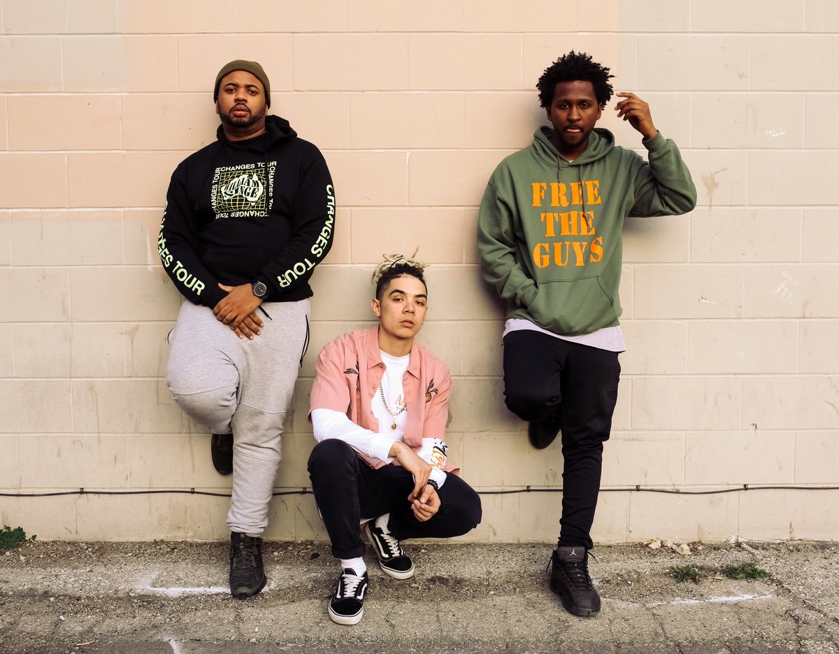 cotton_tweets's tweet photo. Squad Throwback https://t.co/DJyu4ixYdp