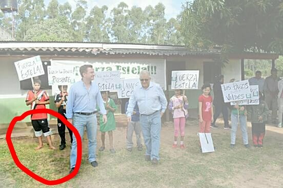 JustoEstoup's tweet photo. No digo q no hagan la #PuestaEnEscena, pero por lo menos dale Zapatillas, sos #Gobierno hace #16años, no puede ser q tengas pibes descalzos https://t.co/0rpmfWcyIz