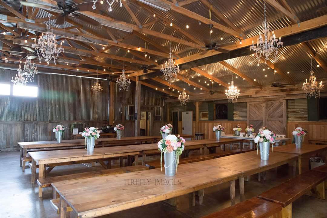 firefly_images's tweet photo. The wedding was held at The Barn at Four Pines Ranch. It was a stunning local venue. #fireflyimages #barnwedding #countrywedding #rustic https://t.co/tSANuzFU1r
