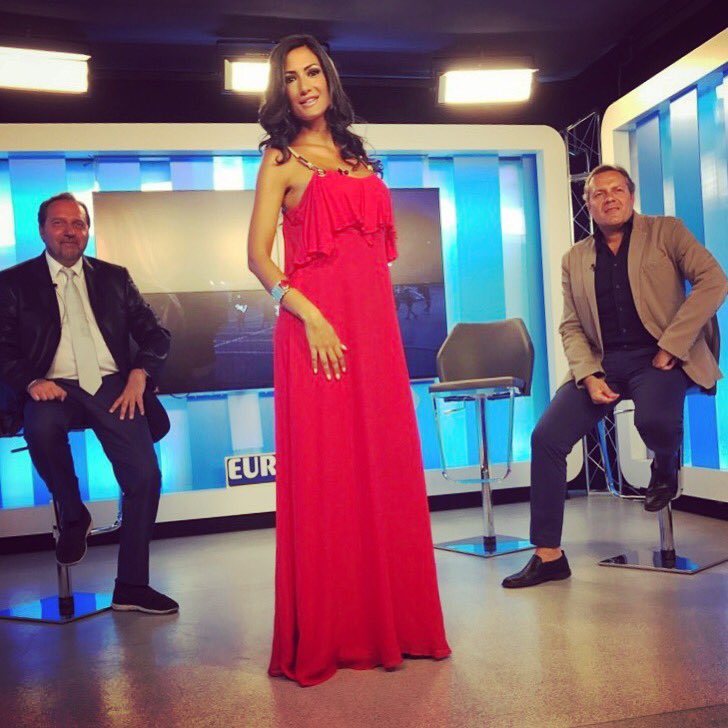 Katia_vitale's tweet photo. Goal Show Estate è solo competenza, analisi, sorriso ed Esclusive! #finediretta ... ci vediamo giovedì #sscnapoli #Dimaro2017 #marioruiday https://t.co/9FGlVKbd8Z