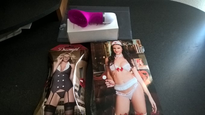 Thank you to my site member Roastbeef for the awesome gifts! You totally spoil me😍👠👗 https://t.co/uq