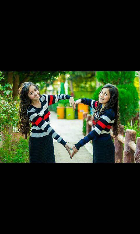 بفتخر كتير انه يلي عم بيتابعوا صفحتي منهم جمهورالمنشدات المبدعات سجى وحنون لارضي الكل رح تكون الي جلستين تصوير وحدة مع سجى والتانية مع حنان