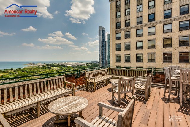 #Chicago Michigan Ave #rooftop perfect for #summer ☀️🍸
See the condo: bit.ly/2sOfLQa