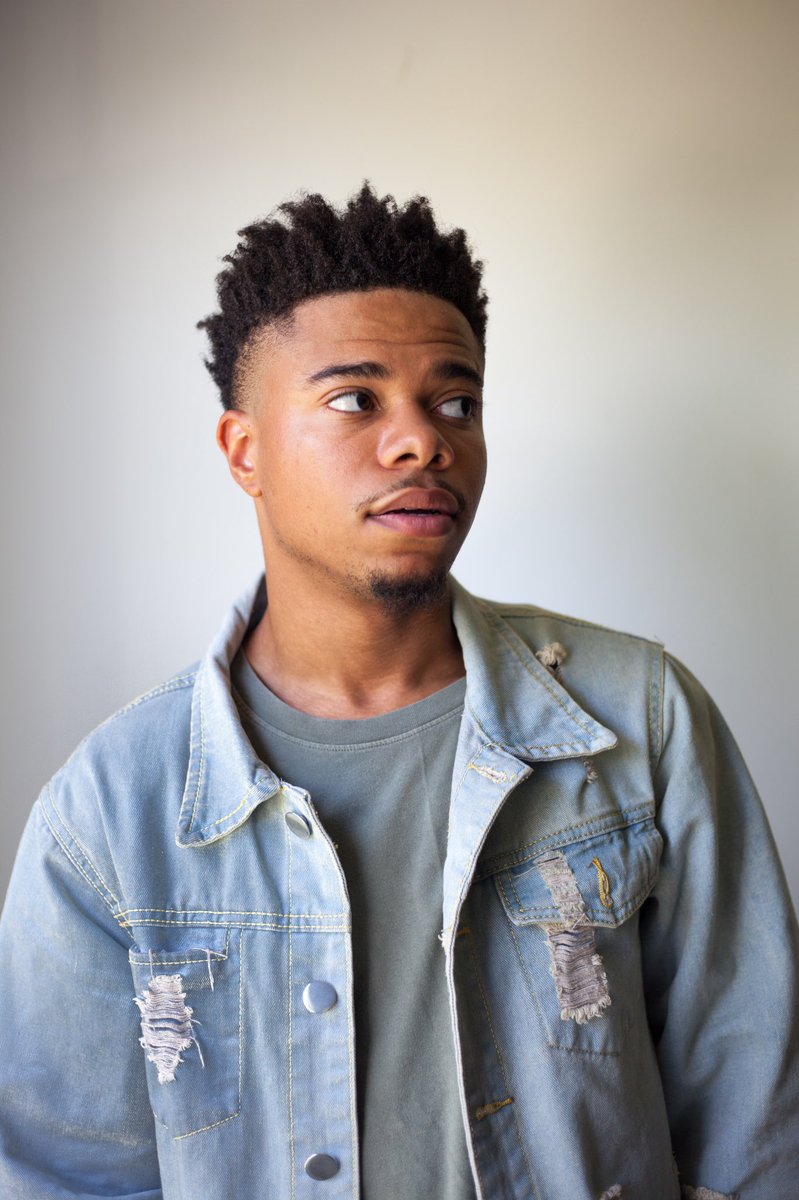 Rogerthaaaaat's tweet photo. Metro Boom came over the other day. Lol swear homie looks like him.

Ya boi is back behind the camera. New season,new ideas 💡. I'm excited. https://t.co/dNKMpPNPdQ