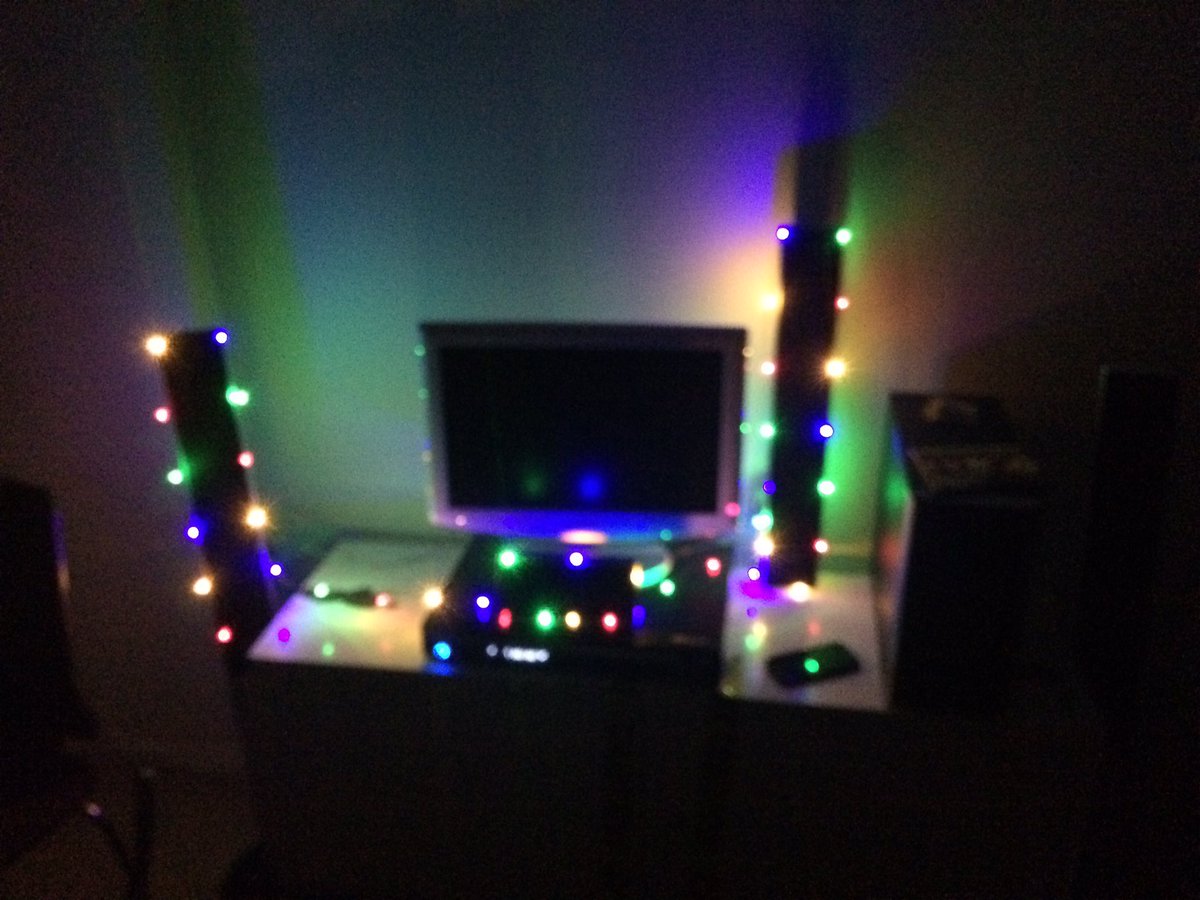 Mattflywalker's tweet photo. Built Matt and Mia a sound system and made it all pretty #trulad https://t.co/n5zyie82m6