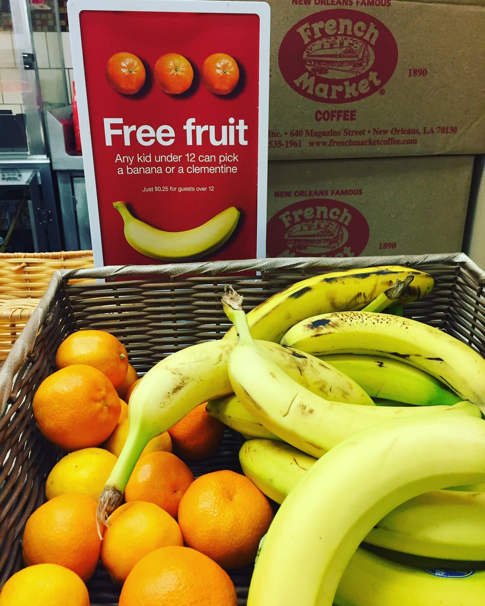 JenWilliamsEdu's tweet photo. Thank you @Target for keeping our kids healthy! #readybodiesandminds #healthykids #GoTarget #edchat #orangeyouglad #freefruit ๐๐๐๐๐ https://t.co/f9WZ1sxSTf