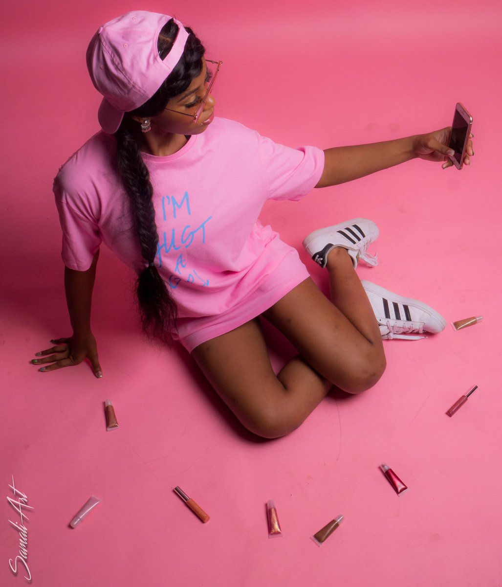 JaeKardash's tweet photo. Website going up now 👌🏽 clothing line lit 💕💰 Humble Girls hustle harder https://t.co/alqX5CyMoz