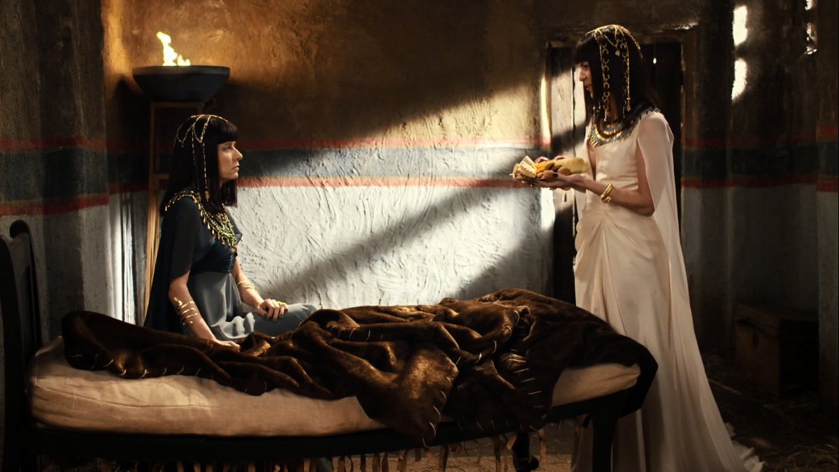 Telefuturo's tweet photo. ¡#Yunet fue junto a #Henutmire para burlarse de ella y llevarle comida! ¿#Hunutmire aceptará? ¡Inicia #MoisesPy, capítulo imperdible! https://t.co/8cMo7ZgfRb