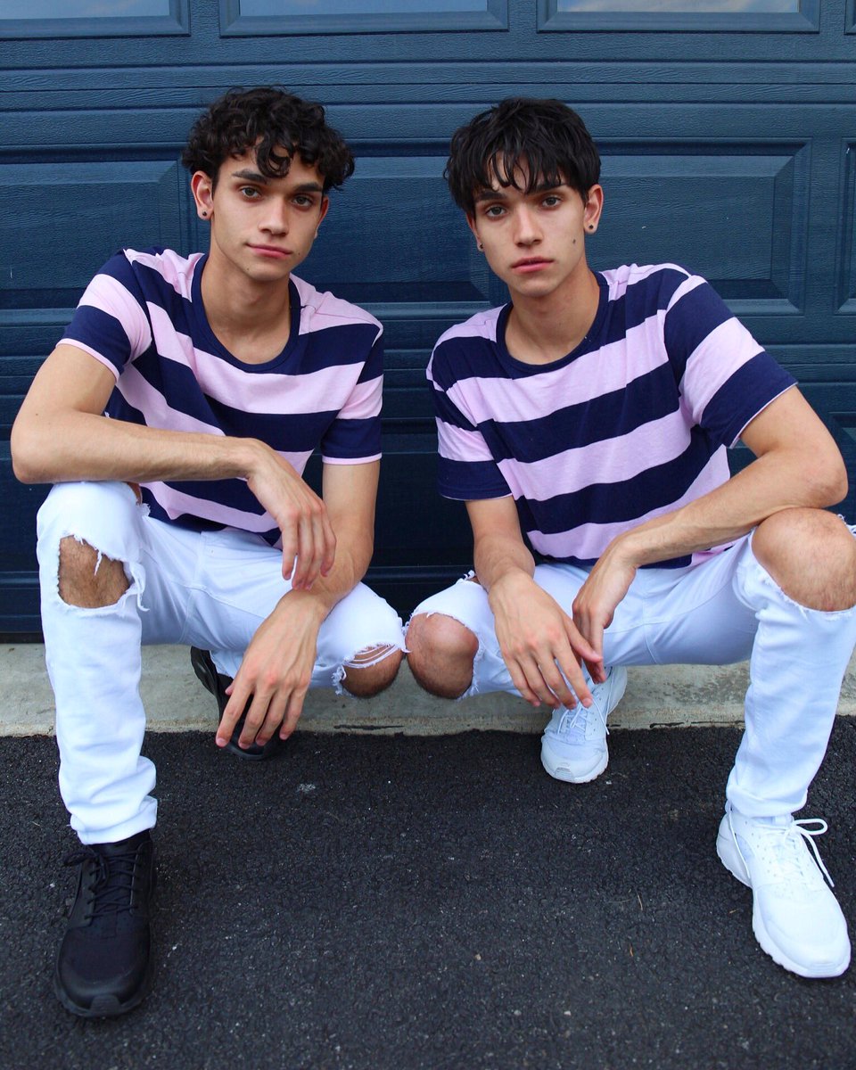 twin-teen-boys
