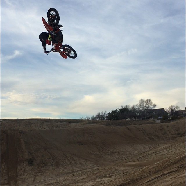 ApacheDownhill's tweet image. 👍👍Keep shredding✌      Source@cantrellfmx