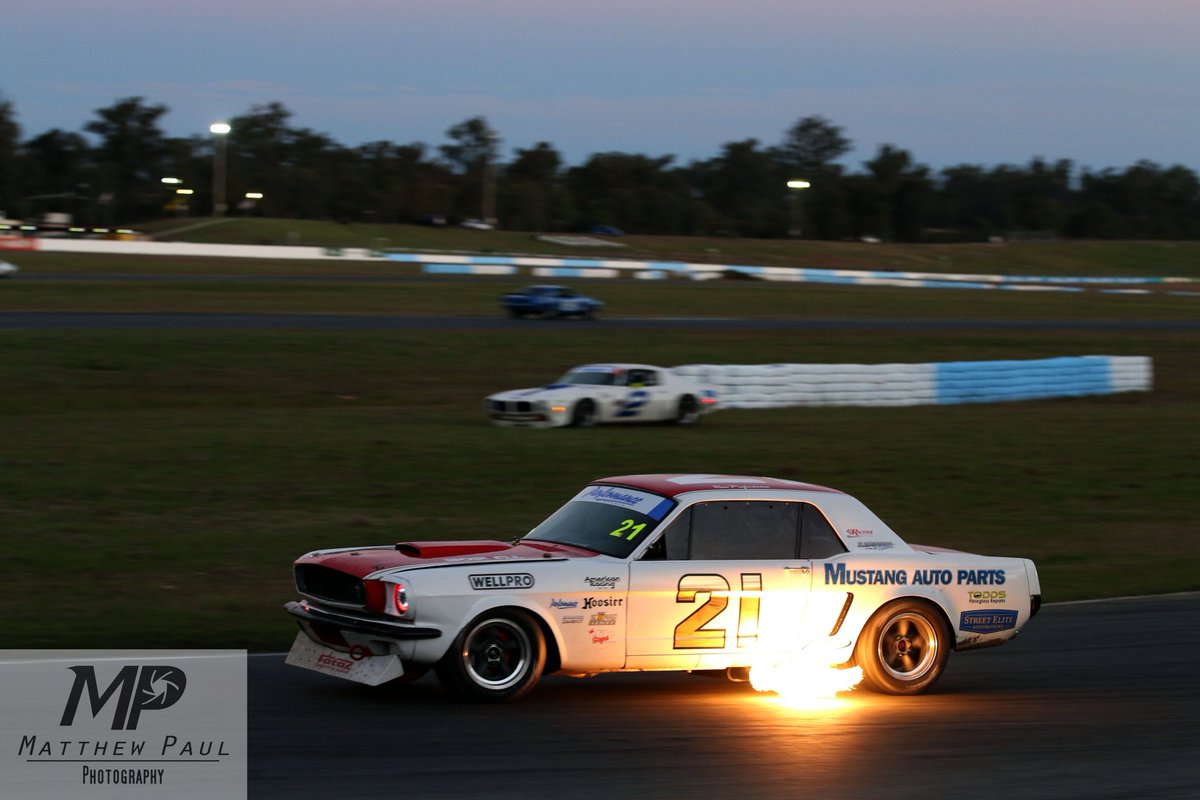 adrenalinmatt1's tweet photo. Night racing becoming a spectacle theme at @QldRaceways  #flames @AusTransAm @speedcafe @V8X_Magazine #transam #qrdc https://t.co/OHlDEQkAUv
