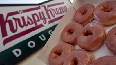 fox6now's tweet photo. How to get a dozen @krispykreme doughnuts for 80 cents this Friday! https://t.co/I89yCt6MhB https://t.co/I3v0yHeDHn