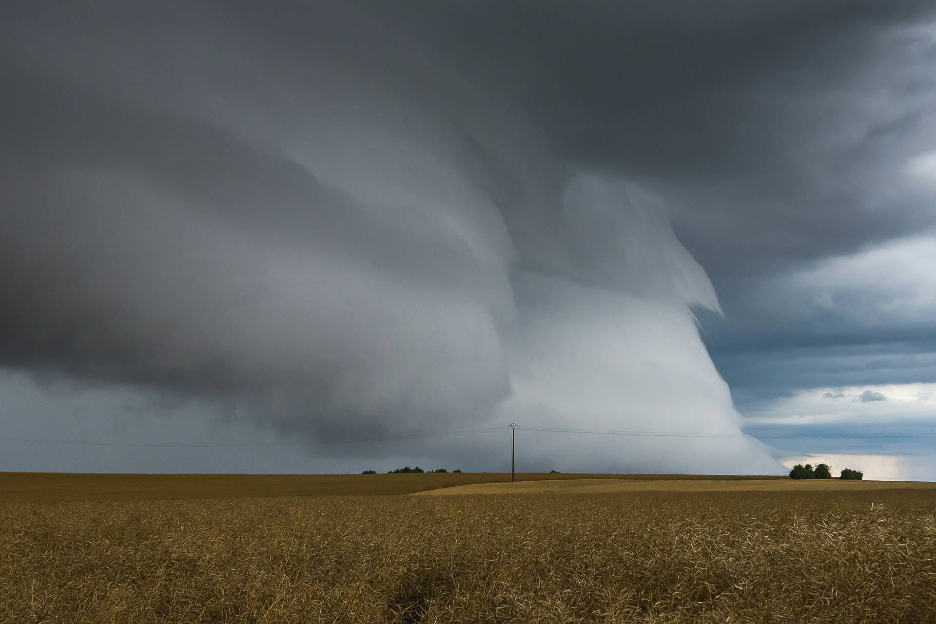 Météo - Chasseurs d'orages DEb49oUWAAAkoTF