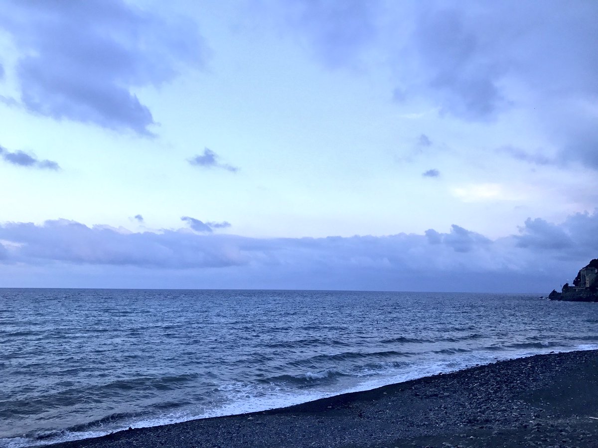 farmaciaserrage's tweet image. Ci sarà  una Legge di Murphy per cui "da quando fai una vetrina con i solari sarà sempre brutto tempo " #farmaciaditurno #leggidimurphy