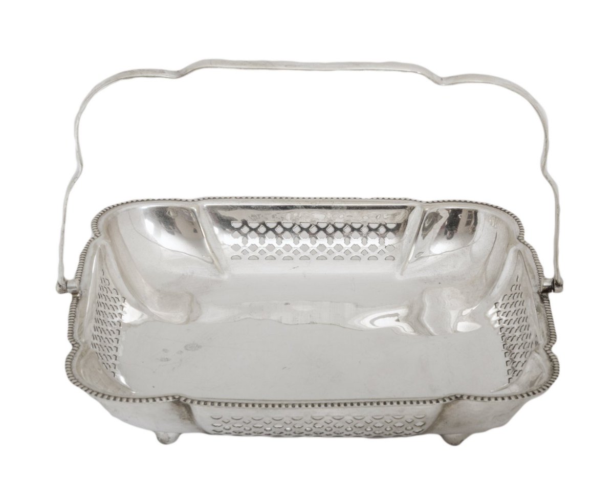 MDarlingVintage's tweet image. Square Reticulated Silverplate Basket Made in England etsy.me/2r7q9TX #antique #SilverBasket