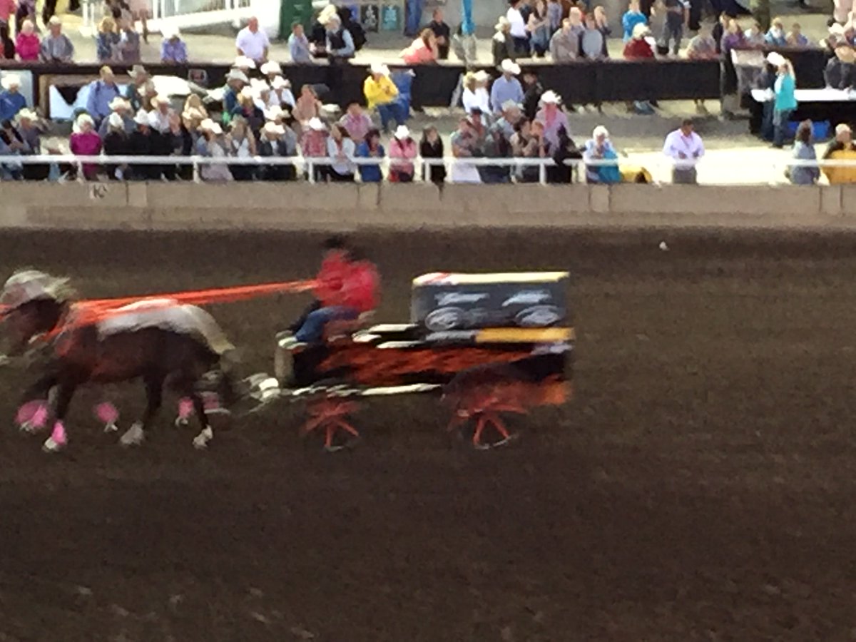 DAPassingham's tweet photo. #007rogermoore first in heat 5 @CSchuckwagons for @PCLConstruction https://t.co/aOAnYrEvRa