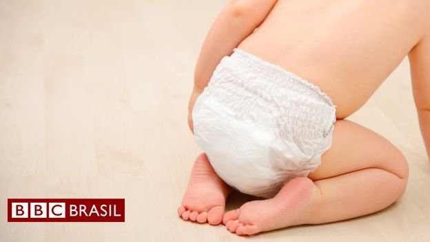 bbcbrasil's tweet photo. Pais trocam fraldas por método que ensina a levar bebês ao banheiro 'na hora certa' https://t.co/hcvDaQdD3u https://t.co/M2Dh9qsdBu