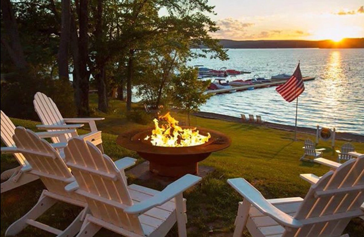 bert_heart's tweet photo. Beautiful sunset from the backyard this evening.  #LakeLife https://t.co/rJcOwwCT7l