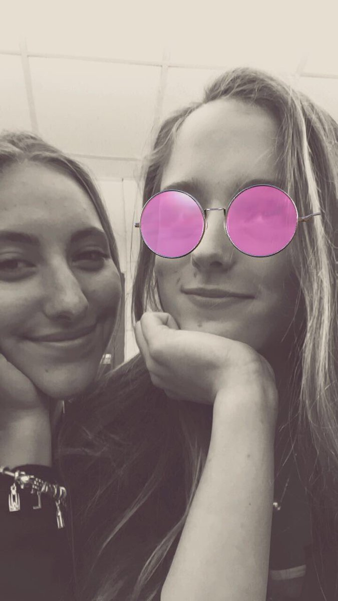 ReagannMcNally's tweet photo. Happy birthday lauren❤️ love you girl and hope you had an amazing day🍾 thanks for all the good times and these photography pics https://t.co/VU9XAfDqrs