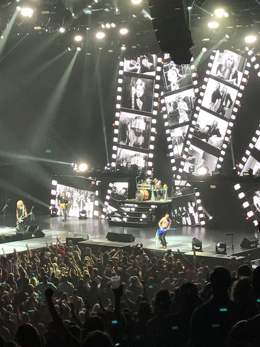 RBshaw's tweet photo. @DefLeppard Fun night with friends #DefLeppard2017 in KC https://t.co/7HTmOD0hJV