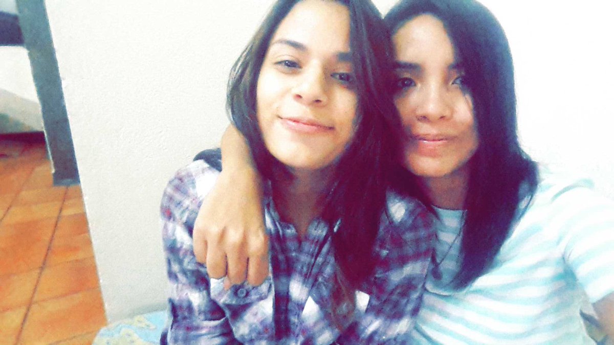 Dire27Li's tweet photo. Te quiero muchísimo, más allá de la vida como ambas sabemos... años de años ♥️ #SosaLi 👩❤️💋👩 @tefykinu https://t.co/qopXdPjLzO