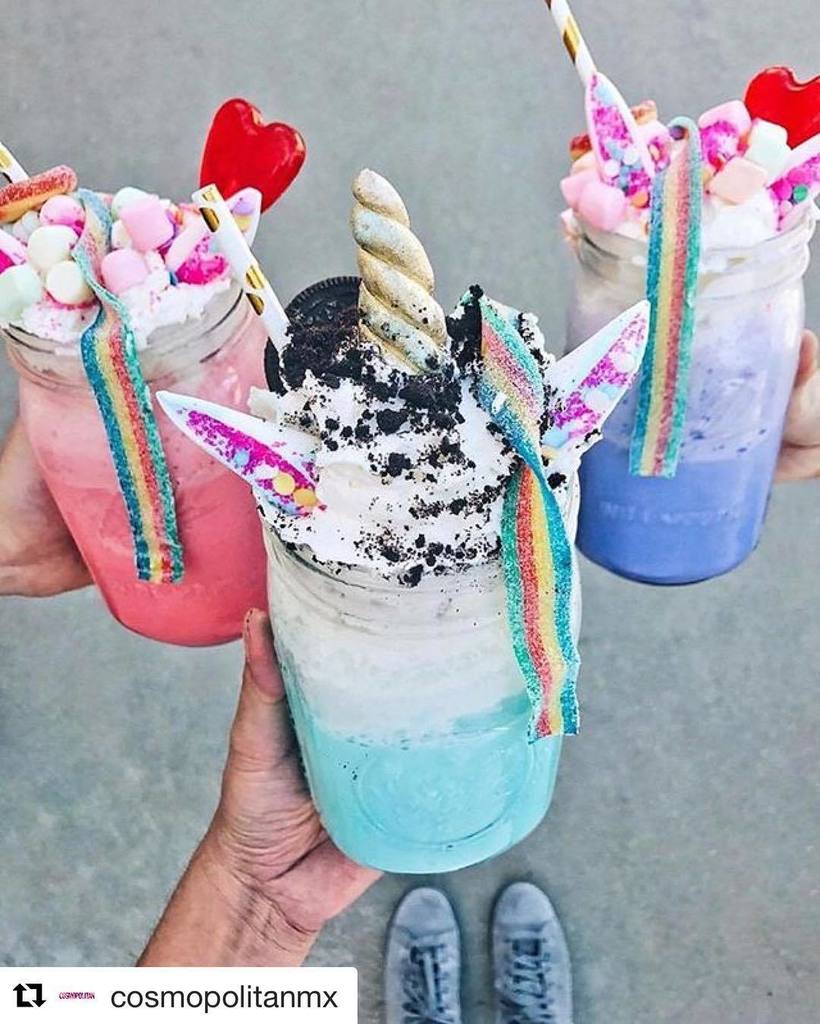 CosmopolitanHun's tweet photo. Már a látványtól is rögtön felébredünk! 😋😍🥛🍬🍦 #shake #freakshake #unicorn #unicornshake #summer #yummi #cosmopolit… https://t.co/RRvcxGKCzJ https://t.co/2j8QHUkrRA