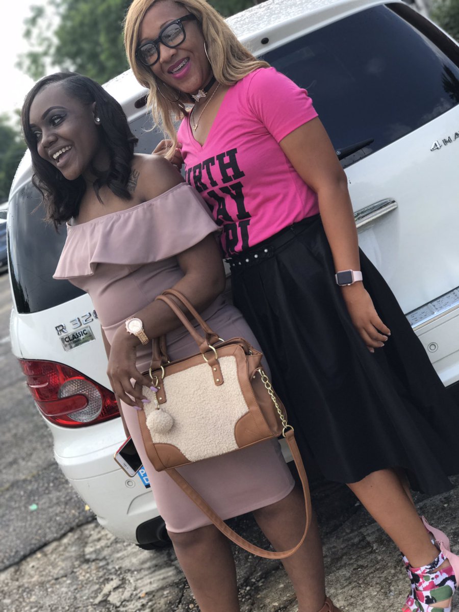 BuTterscotch_Ch's tweet image. My beautiful cousin and I 💖💖 #Family