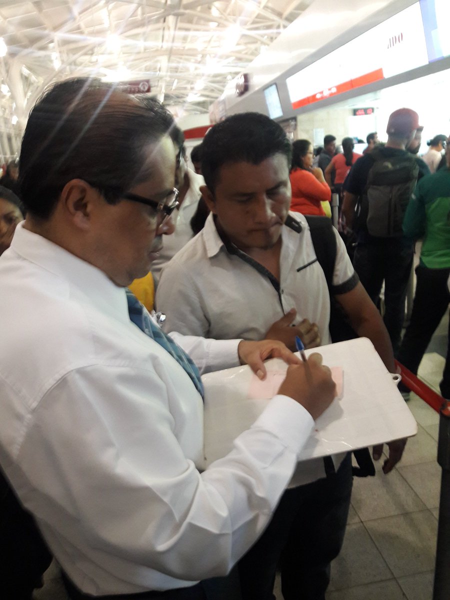 elcallao_'s tweet photo. Una mentada de madre la atención del @tuADO oaxaca pésimo servicio al enfrentarse a contingencias.
Hoy los puros normalistas
Mañana??? https://t.co/lANk4Snz9p