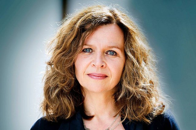 eaHealthEU's tweet photo. Dutch health minister: EMA relocation is not entertainment, listen to the Commission https://t.co/woUVrqoZxT https://t.co/EtMIPIZTkw