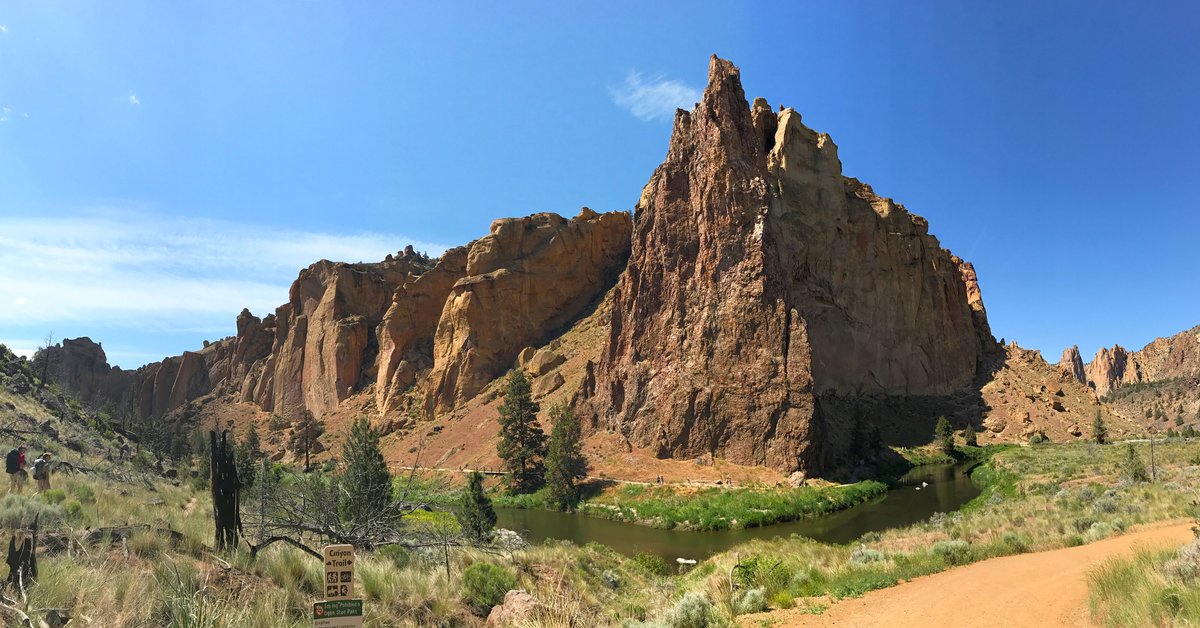 ancardwel's tweet photo. #dontmovetooregon #smithrock
Gotta love these views ❤️ https://t.co/wD4hBzVuN9