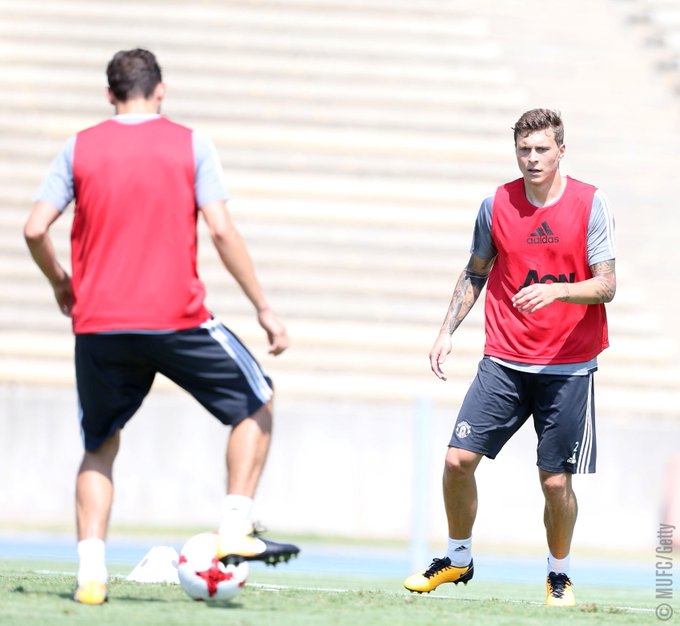 View image on Twitter