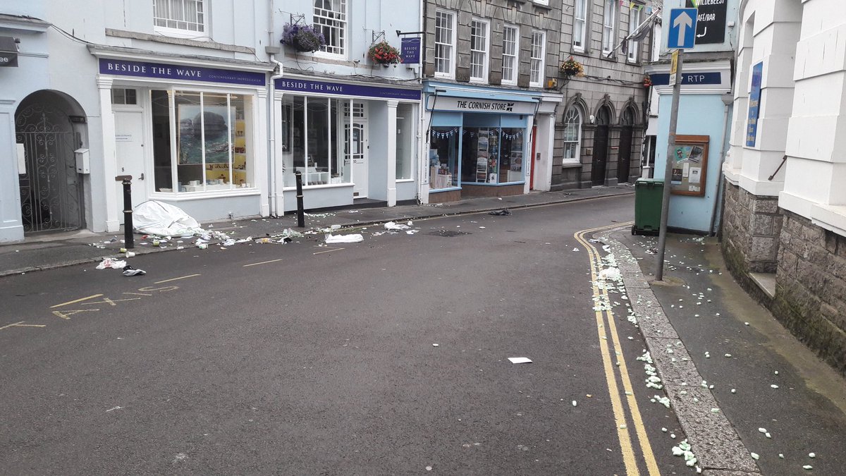 Chelz65's tweet photo. Thank goodness for early morning Street cleaners!!
#LoveFalmouth
#SeagullProblems https://t.co/x6EQLOsijI