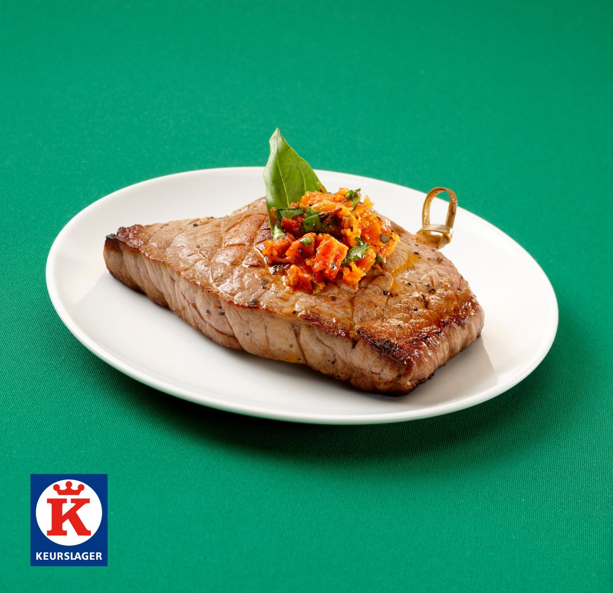 Keurslager's tweet image. De nieuwste #KeurslagerSpecial: het Tapenade tasje! Een heerlijk mals biefstukje gevuld met parmaham, basilicum en tapenade