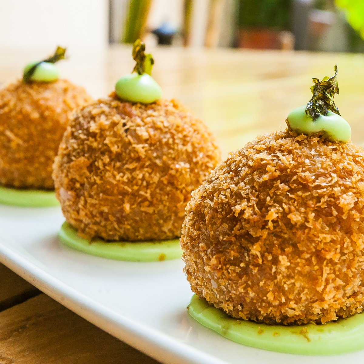 ¿Eres un amante de las croquetas? 😋 Estas son de pulpo con mayonesa de algas, una auténtica delicia 🐙🍃