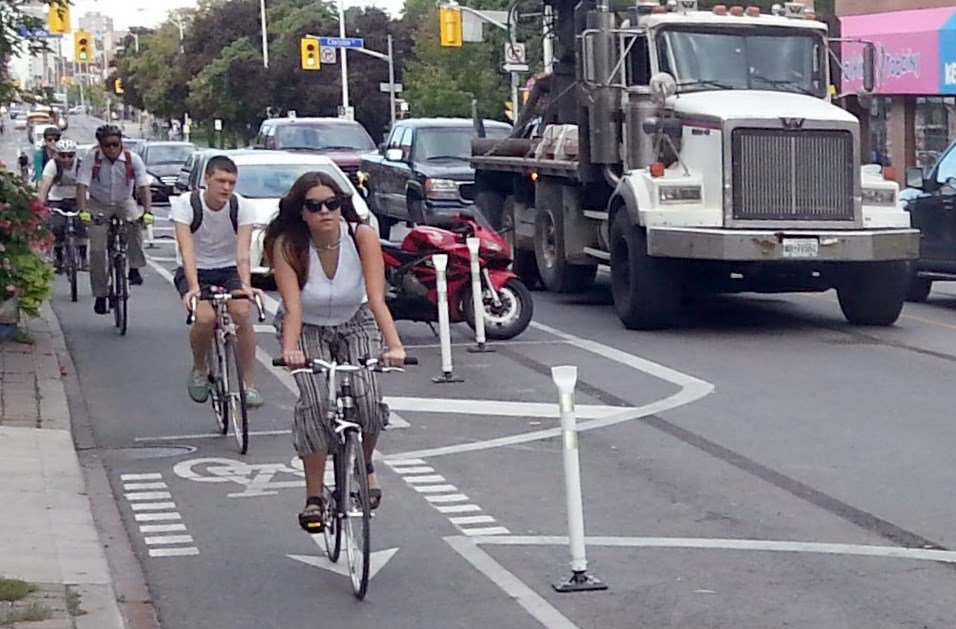 TPSAux13Div's tweet photo. #Cycling in #Toronto today? Stay 1 metre away from the curb 2 avoid curbside hazards, Ride in a Straight Line, Avoid Swerving #BePredictable https://t.co/BOoyHJcYq0