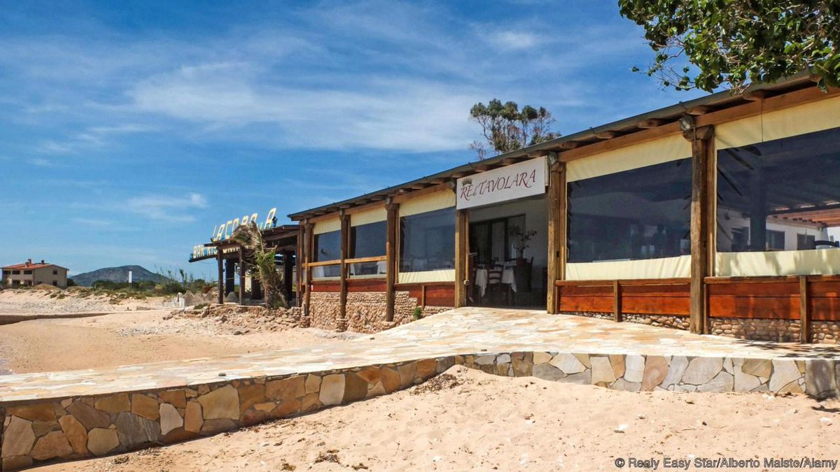 thandoraaonline's tweet image. வெறும் 11பேர் மட்டும் வாழும் வரும் நாட்டில் ஆட்சி செய்து வரும் ராஜா ! goo.gl/zAeH1b  #smallestcountry  #thandoraa