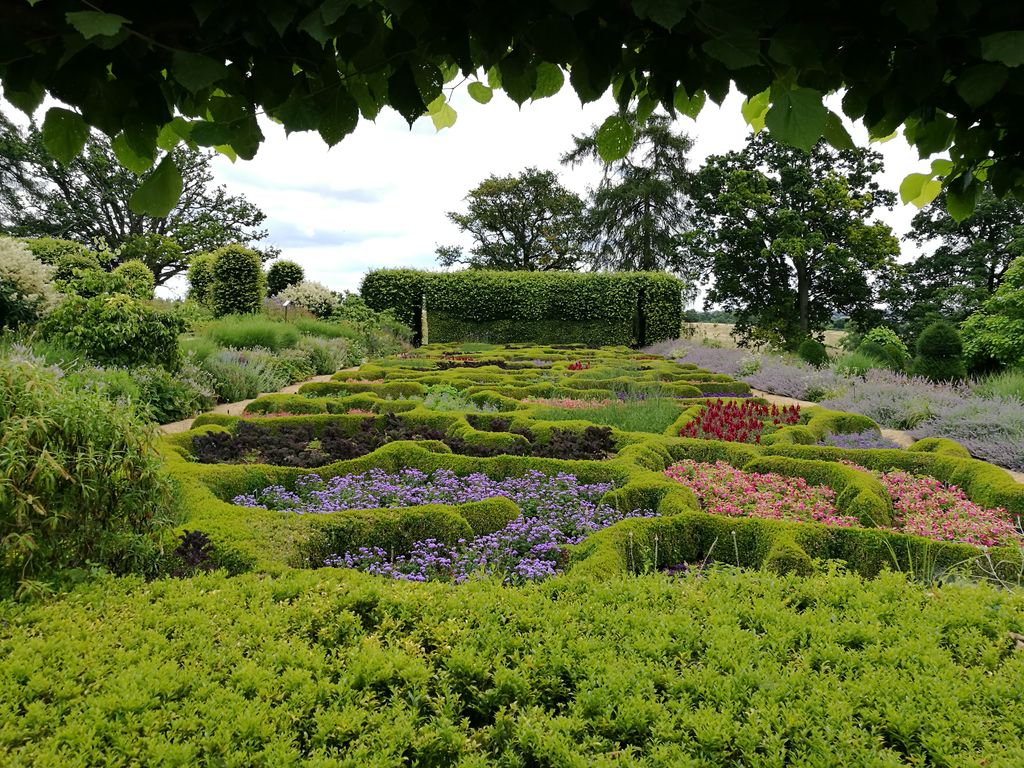 MLGardenDesign's tweet photo. Broughton Grange, open for charity, one of my favourite gardens. #gardendesign #tomstuartsmith https://t.co/W4cMI8xJoL