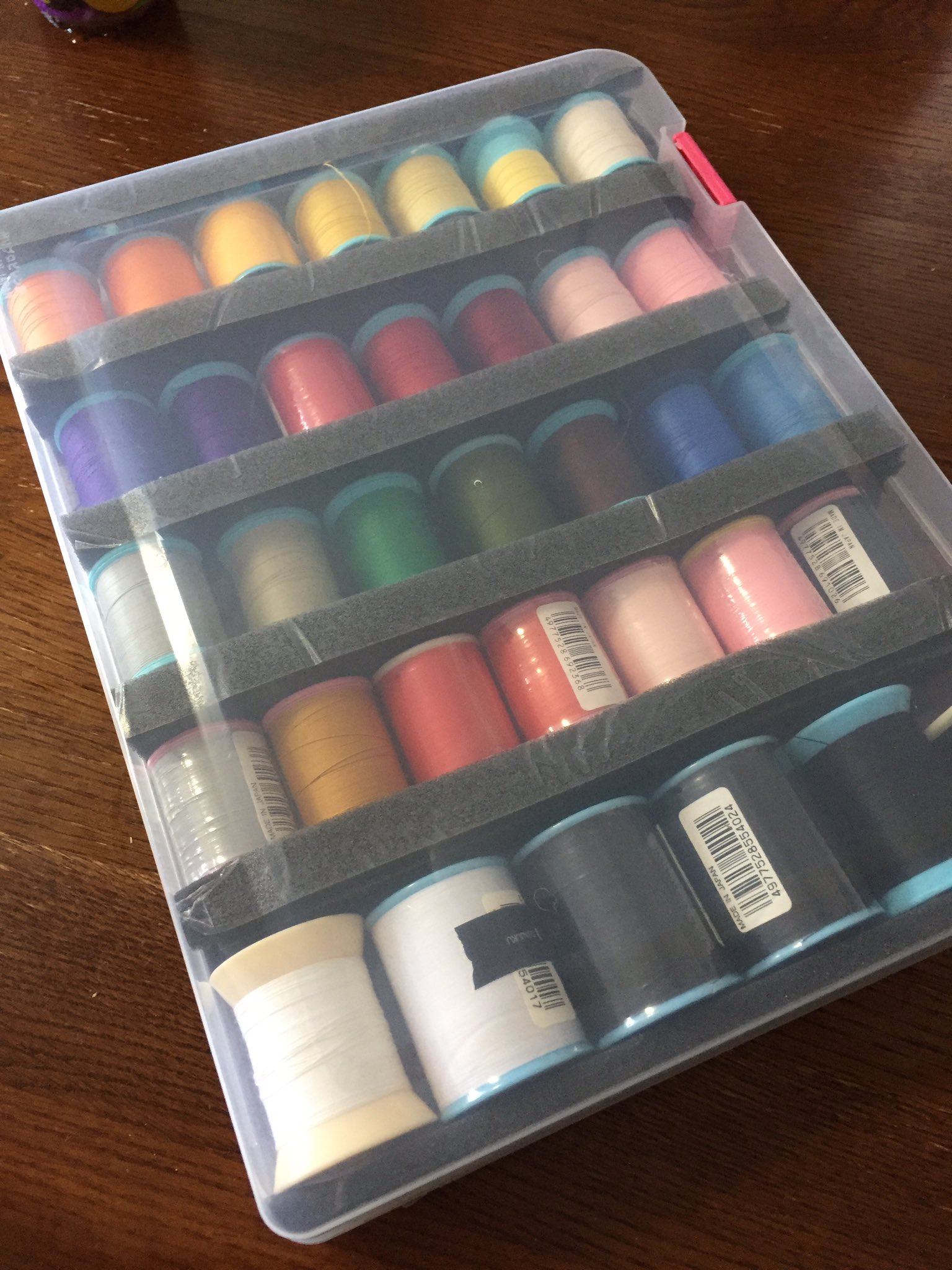 画像 ハンドメイド整理収納部で見たダイソーのa4ケースと隙間テープで作ったミシン糸ケースこれ考えた人すごいわー T Co Be9tktd95b Matomehub まとめハブ