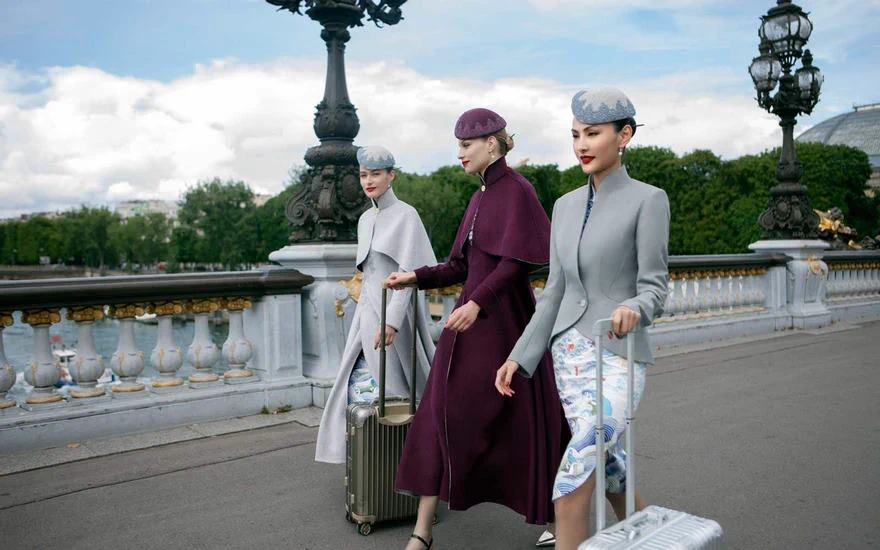 ハリーポッターに出てきそう！中国・海南航空の乗務員制服が魔法使いみたいでカッコいい！