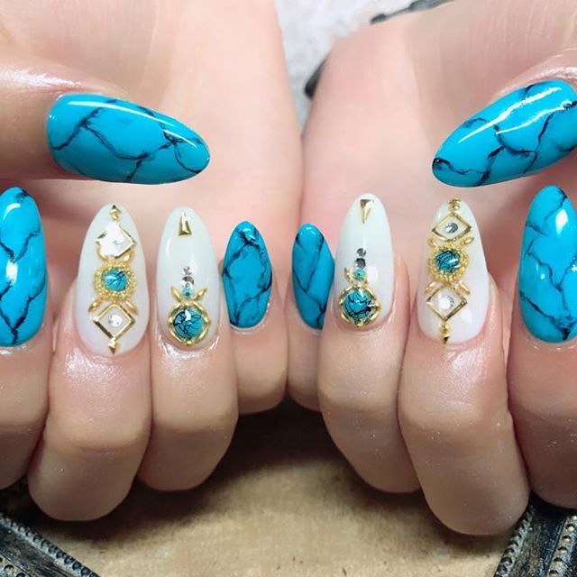 ももち Newネイル 夏安定のターコイズブルー くそ派手やけどめちゃかわいい Newnail ネイル ネイルデザイン 夏 夏ネイル ターコイズ ターコイズブルー 派手 派手ネイル 黒猫 夏は 絶対 ターコイズネイル 気に入った T Co Epwet4947n